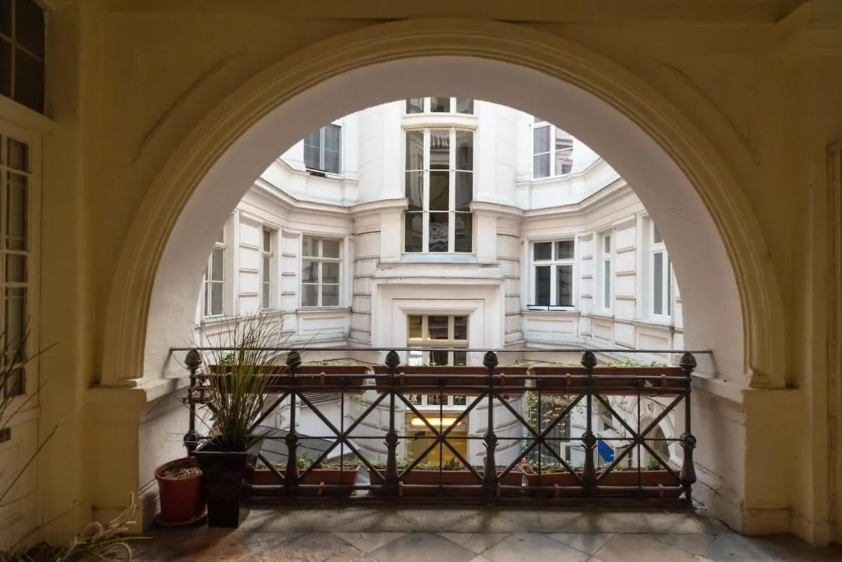 New Spacious Apartment At Superb Location Budapest