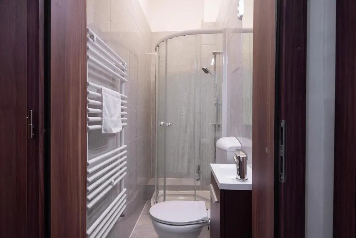 New Spacious Apartment At Superb Location Budapest